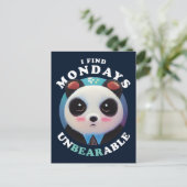 Carte Postale Panda Mignonne trouve les lundis insupportables | (Debout devant)