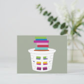 Carte Postale Panier de blanchisserie de vêtements (Debout devant)