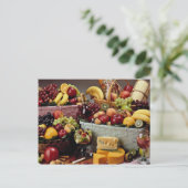 Carte Postale Paniers à fruits, fruits et fromages (Debout devant)