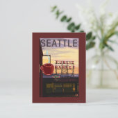 Carte Postale Panneau du marché de SeattlePike Place et vue sur (Debout devant)