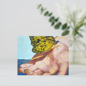 Carte Postale Papillon à la main (Debout devant)