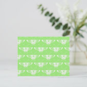 Carte Postale Papillon déco stylisé - vert citron (Debout devant)