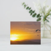 Carte Postale Parapente au coucher du soleil (Debout devant)