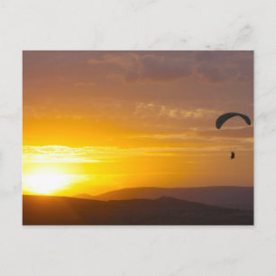 Carte Postale Parapente au coucher du soleil