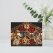 Carte Postale Parasols lumineux (Debout devant)