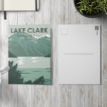 Carte Postale Parc national du lac Clark Alaska Vintage<br><div class="desc">Design d'illustration vectorielle du lac Clark. Le parc est une terre d'une beauté époustouflante. La vapeur des volcans,  la course saumon,  le fourrage des ours et les montagnes escarpées se reflètent dans des lacs turquoise chatoyants.</div>