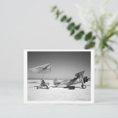 Carte Postale Paresev 1-A sur Lakebed avec Tow Plane (Debout devant)