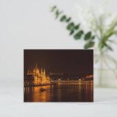 Carte postale Parlement de Budapest, Hongrie (Debout devant)