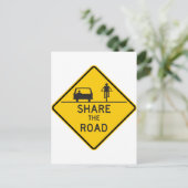 Carte Postale Partager le panneau routier (Debout devant)