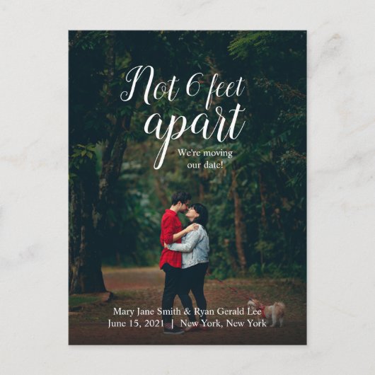 Carte Postale Pas à 6 pieds | Nouvelle date Mariage | Calligraph (Devant)