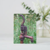 Carte Postale Pas d'eau rouillée ouverte sur une ferme abandonné (Debout devant)