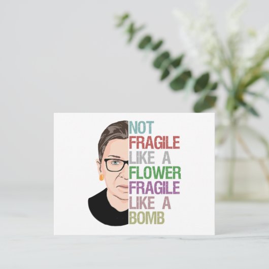 Carte Postale Pas fragile comme une fleur fragile comme une bomb (Debout devant)
