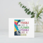 Carte Postale Pas fragile comme une fleur fragile comme une bomb (Debout devant)