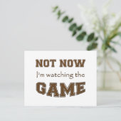 Carte Postale Pas maintenant je regarde le jeu (Debout devant)