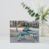 Carte Postale Patrick Kavenagh - Sculpture de poète irlandais (Debout devant)
