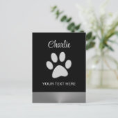Carte Postale Paw Chien Argent sur arrière - plan noir (Debout devant)
