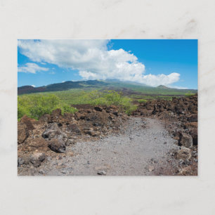 Carte Postale paysage de lave et de montagne le long du sentier