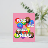 Carte Postale Peace Love Doughnut Pride (Debout devant)