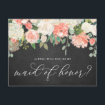 Carte Postale Peach Flowers Chalkboard Be My Maid of Honor<br><div class="desc">Serez-vous ma servante d'honneur ? Demandez à votre famille et à vos amis de faire partie de votre mariage avec cette carte de proposition de fête de mariage fleurie rustique. Il présente une guirlande florale aquarelle de tourbières de pêche et d'hydrangées d'ivoire sur un arrière - plan de tableau de...</div>