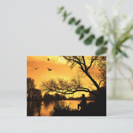 Carte Postale Pêcheur couchant (Debout devant)
