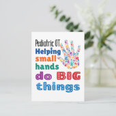 Carte Postale Pediatric OT Aider les petites mains à faire de gr (Debout devant)
