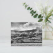 CARTE POSTALE PEN Y FAN, BRECON BEACONS, PAYS DE GALLES - NOIR & (Debout devant)
