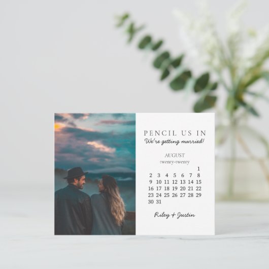 Carte Postale Pensez-nous dans Enregistrer la date août 2020 Cal (Debout devant)