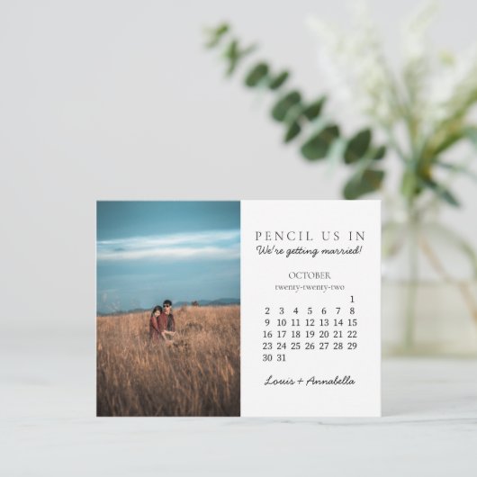 Carte Postale Pensez-nous dans Enregistrer la date Octobre 2022 (Debout devant)