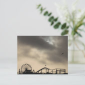 Carte Postale père Noël Monica Solar Eclipse (Debout devant)