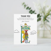 Carte Postale Personnages de 1, rue Sésame & Panneau de signalis (Debout devant)