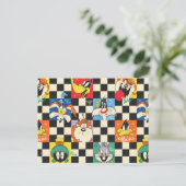 Carte Postale Personnages LOONEY TUNES™ sur damier noir et blanc (Debout devant)