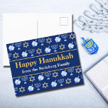 Carte Postale Personnalisable Happy Hanoukka Blue Motif Holiday<br><div class="desc">Belle carte postale Happy Hanoukka personnalisée en bleu joli avec un motif cool de la star du judaïsme,  rêvé pour les jeux de Chanoukah amusants,  et la menorah juive pour les vacances. Customisez ces cartes postales de vacances avec votre nom de famille.</div>