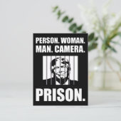 Carte Postale Personne. Femme. Mec. Caméra. Prison. (Debout devant)