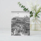 Carte Postale Personnes jouant au mini golf vue surélevée B&W (Debout devant)