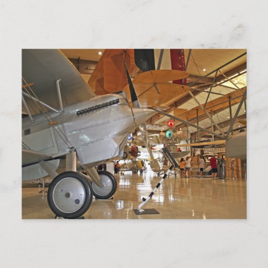 Carte Postale Personnes visitant le Musée national de l'aviation (Devant)