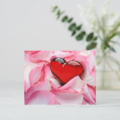 Carte Postale Pétales Roses en verre rouge (Debout devant)