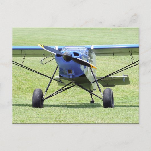 Carte Postale Petit Avion Garé Sur L'Herbe (Devant)