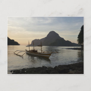 Carte Postale Petit bateau et océan