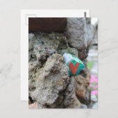 Carte Postale Petit cœur mignon caché dans un mur de pierre (Devant / Derrière)
