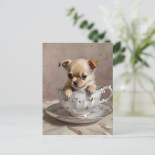 Carte Postale Petit plaisir : chiot chihuahua dans une tasse à t