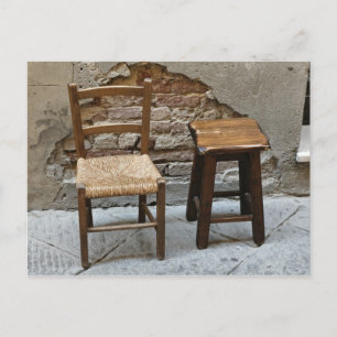 Carte Postale Petite chaise et tabouret, Pienza, Italie