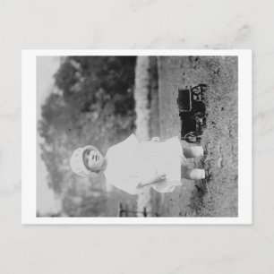 Carte Postale Petite fille avec jouet Wagon photo