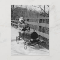 Petite Fille Conduisant une Voiture à Pédales, 192