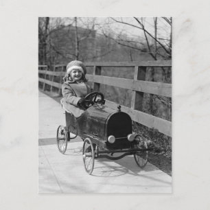 Carte Postale Petite Fille Conduisant une Voiture à Pédales, 192