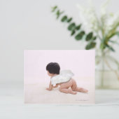 Carte Postale Petite fille dans les ailes d'ange, sourire, vue a (Debout devant)