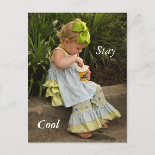 Carte Postale Petite Fille Manger Icecream