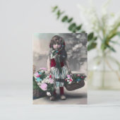 Carte Postale Petite fille vintage (Debout devant)