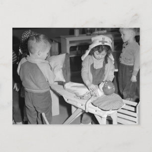 Carte Postale Petite infirmière, 1943