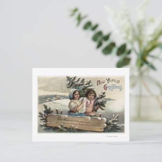 Carte Postale Petites filles tenant un présent et un arbre (Debout devant)