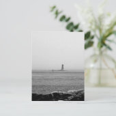 Carte Postale Phare au loin (Debout devant)